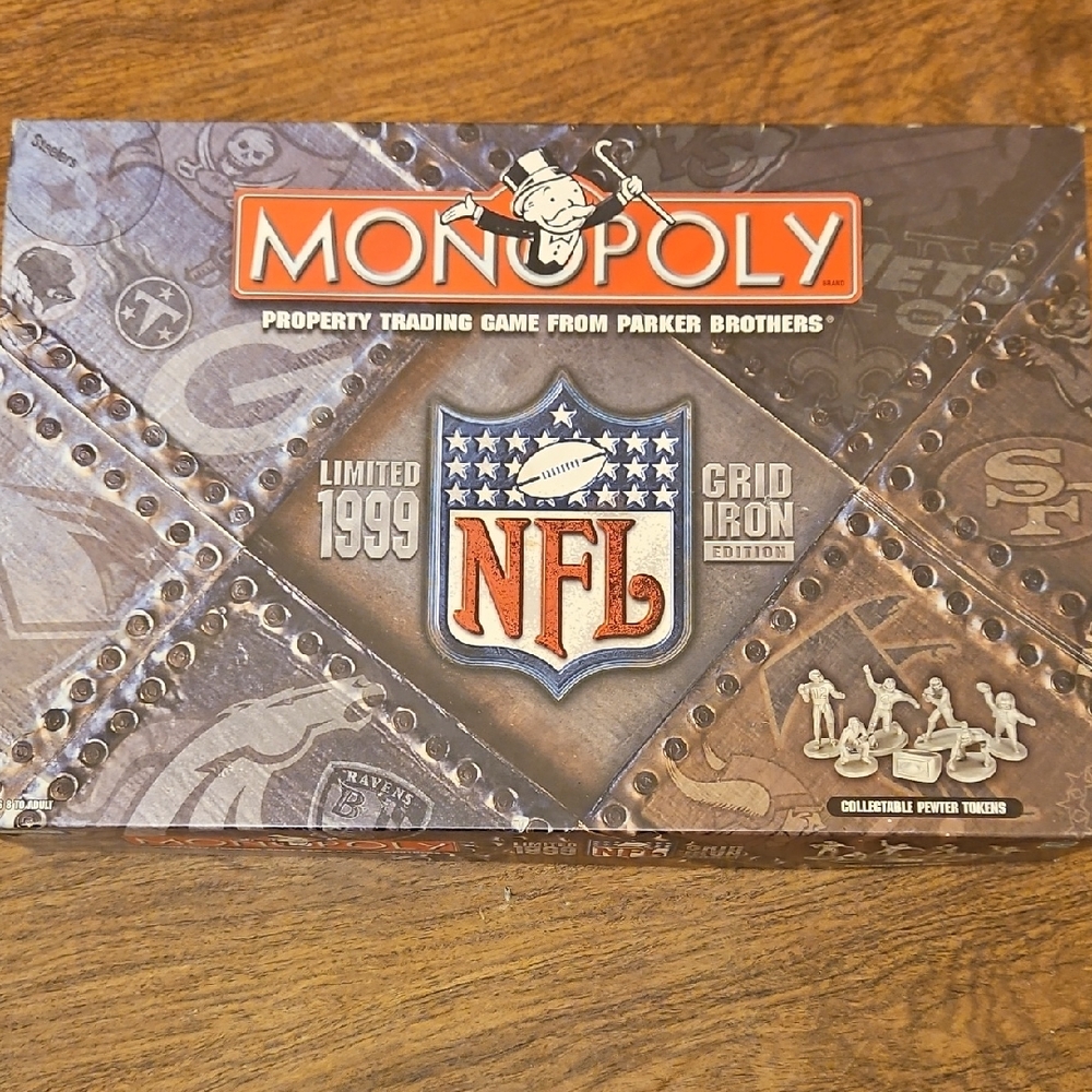 Parker Brothers NFL Monopoly limited 1999 Grid iron Edition Board Game